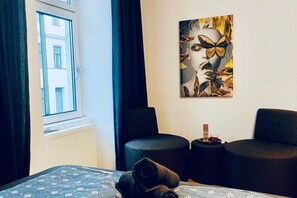 Interior - Affordable Room for 5P, 10-Min to Währinger Park (Vienna)