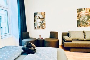 1 bedroom, bed sheets - Affordable Room for 5P, 10-Min to Währinger Park (Vienna)