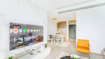 Deluxe Single Room, Balcony, Garden View | Living area