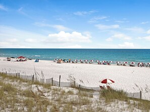 Una spiaggia nelle vicinanze
