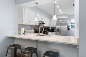Fridge, microwave, oven, stovetop - Wonderful Direct Gulf Views with Free Seasonal Beach Setup (Miramar Beach)