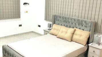 6 chambres, fer et planche Ă repasser, Wi-Fi, draps fournis