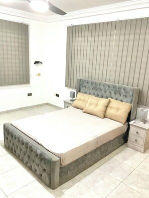 6 habitaciones, tabla de planchar con plancha, wifi y ropa de cama 