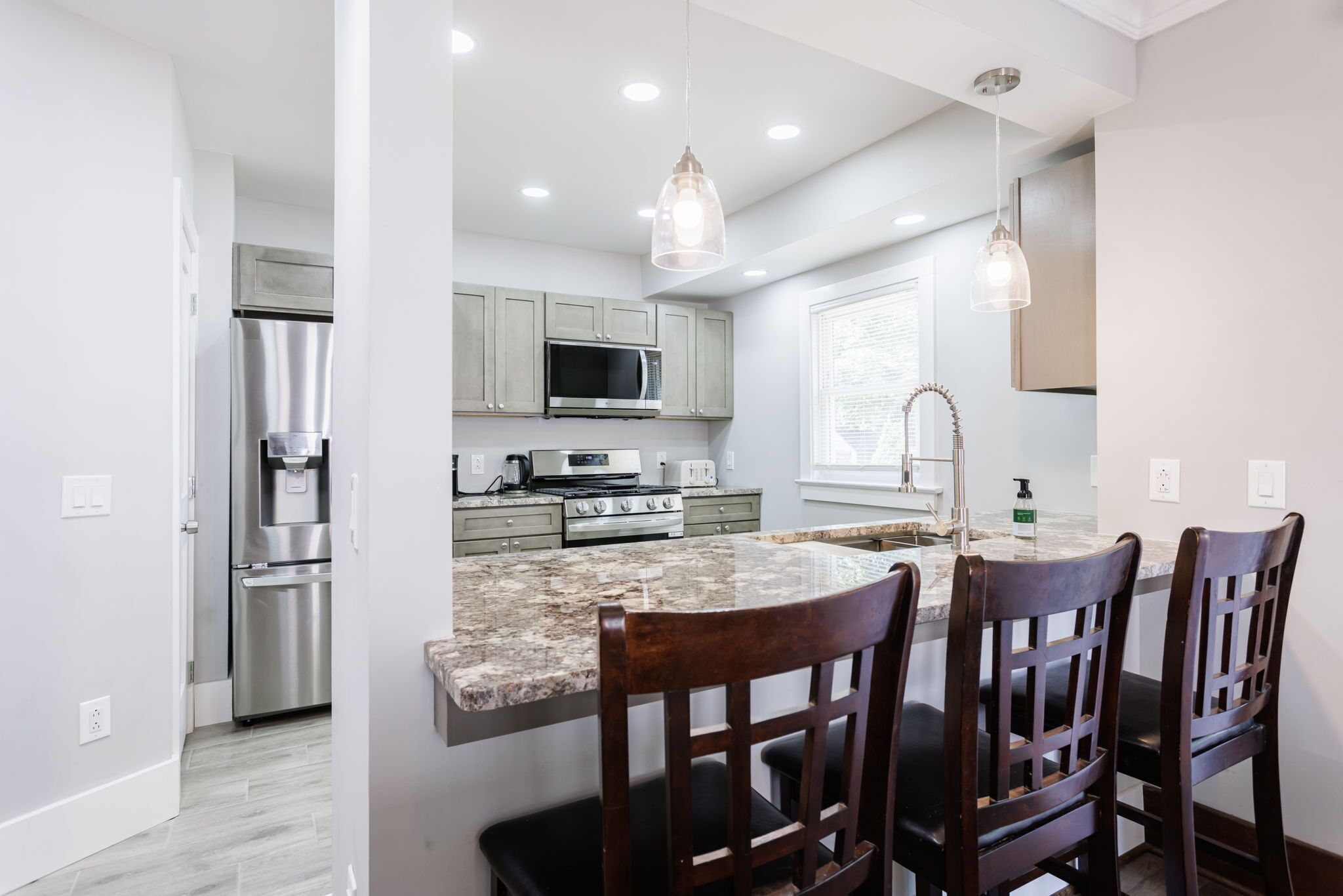 Micro-ondes, four, plaque de cuisson, lave-vaisselle