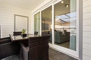 屋外ダイニングエリア