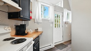 Refrigerador, microondas, horno y cafetera y tetera