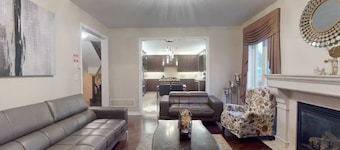 Large & Comfy Family Home in Oakville