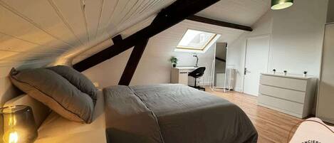 4 chambres, fer et planche à repasser, lit parapluie, Wi-Fi