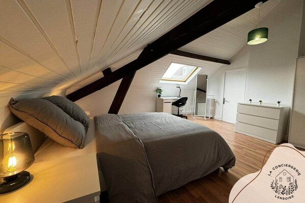 4 bedrooms, WiFi, bed sheets