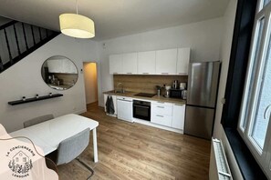 Jääkaappi, mikroaaltouuni, uuni, astianpesukone