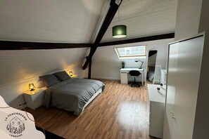 4 bedrooms, WiFi, bed sheets