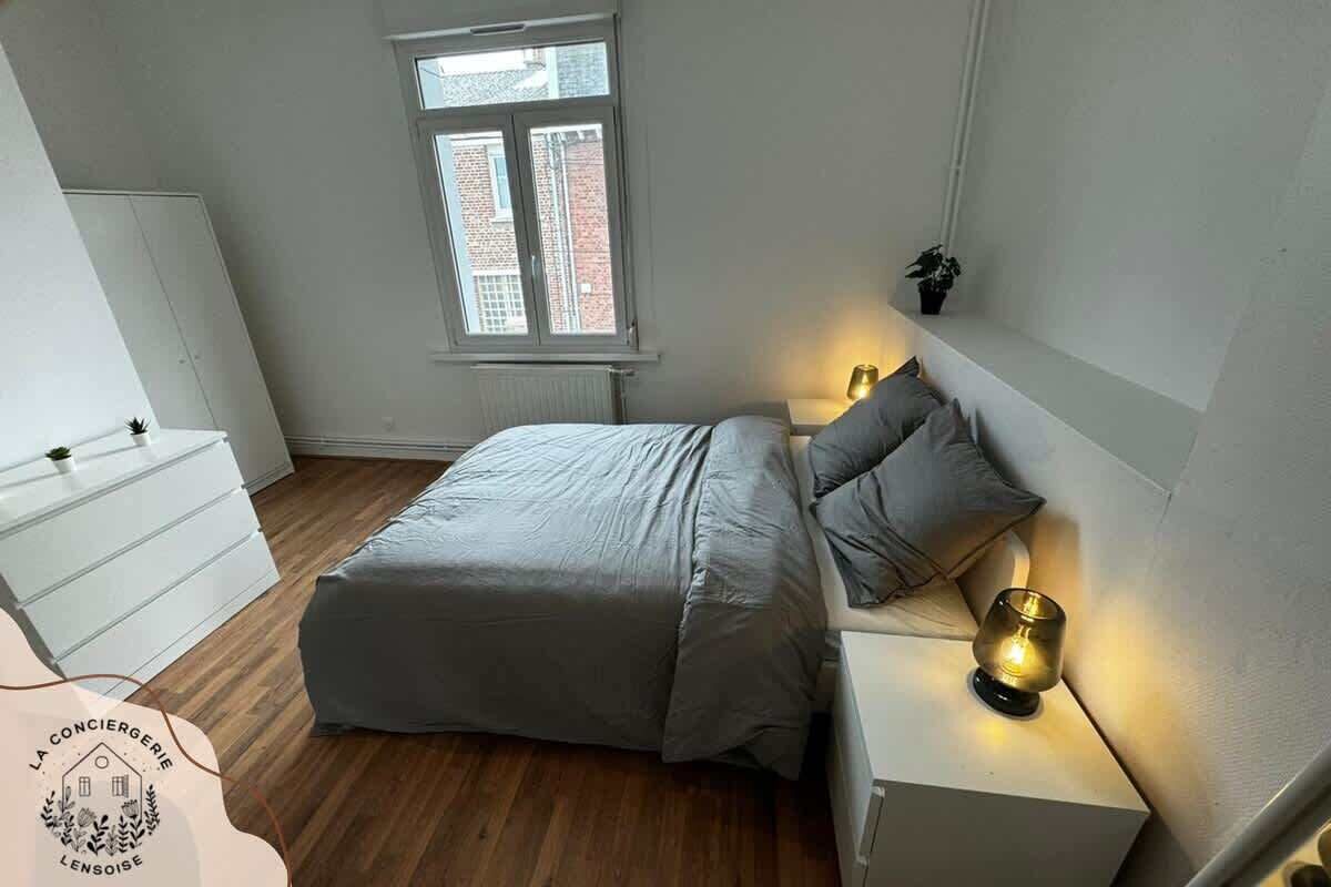 4 makuuhuonetta, silitysrauta/-lauta, vauvan matkasänky, Wi-Fi