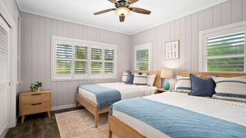 5 bedrooms, desk, iron/ironing board, travel crib