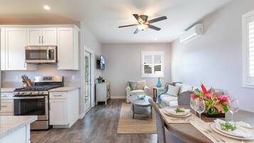 KĂŒhlschrank, Mikrowelle, Ofen, Herdplatte