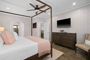 3 bedrooms, desk, iron/ironing board, travel crib