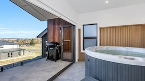 Terrace/patio - Abbott Retreat - Spa, EV Charger & Premium Luxury - 14 Abbott Street (Jindabyne)