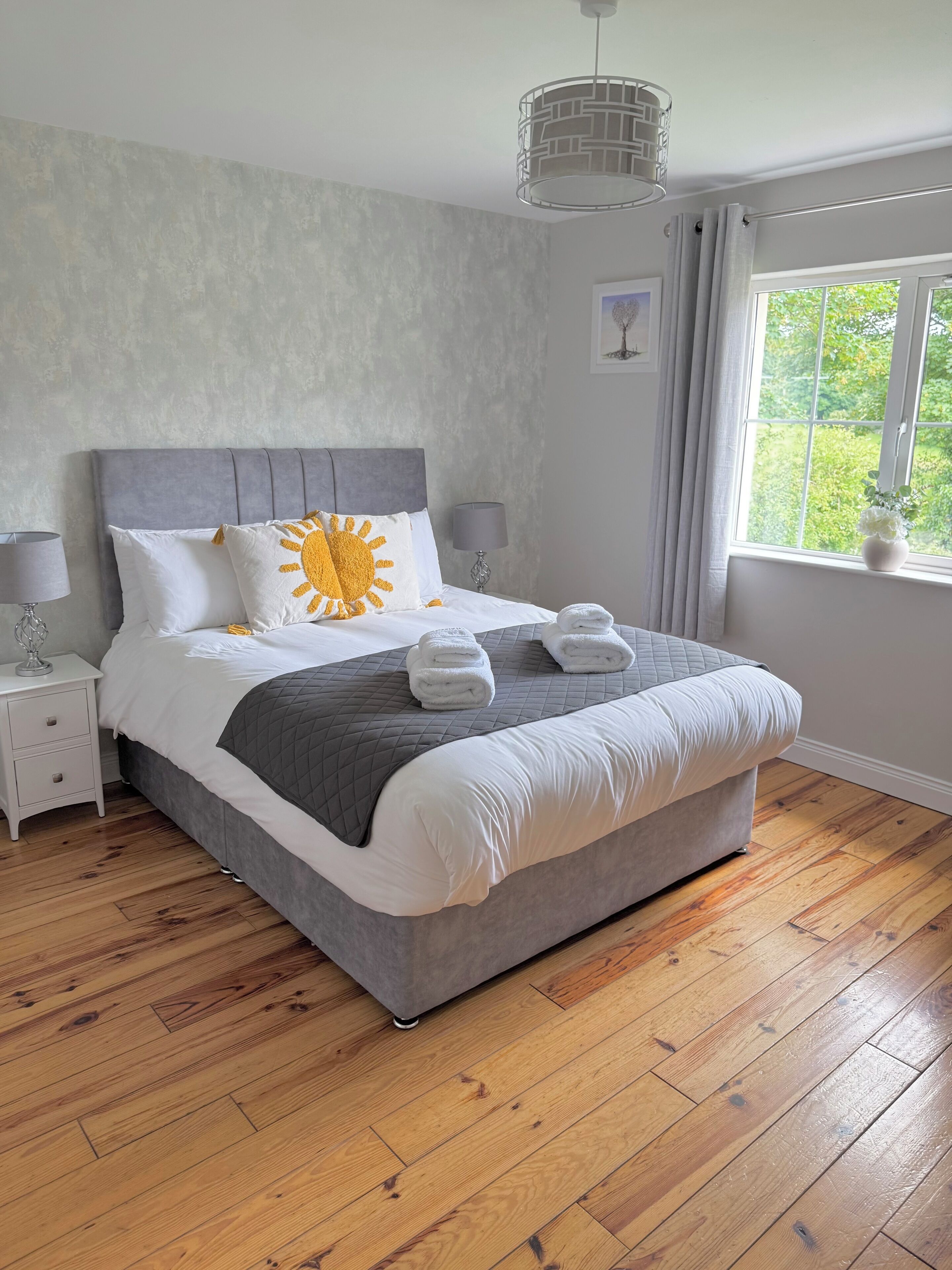 3 bedrooms, iron/ironing board, WiFi, bed sheets