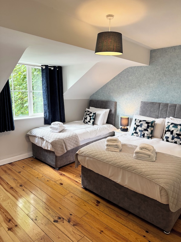 3 bedrooms, iron/ironing board, WiFi, bed sheets