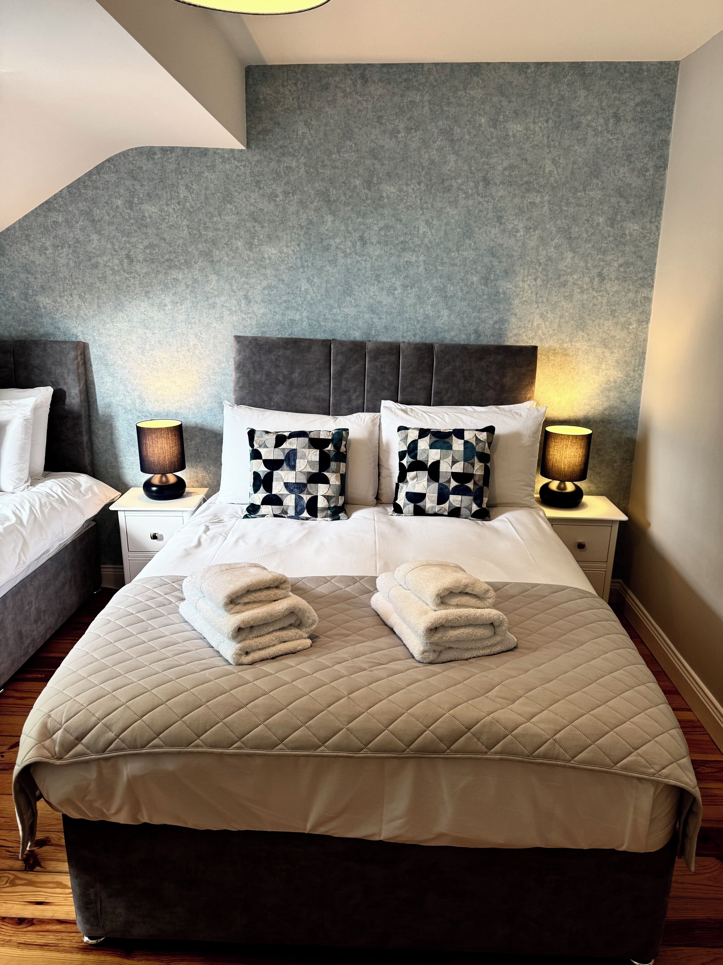 3 chambres, fer et planche à repasser, Wi-Fi, draps fournis