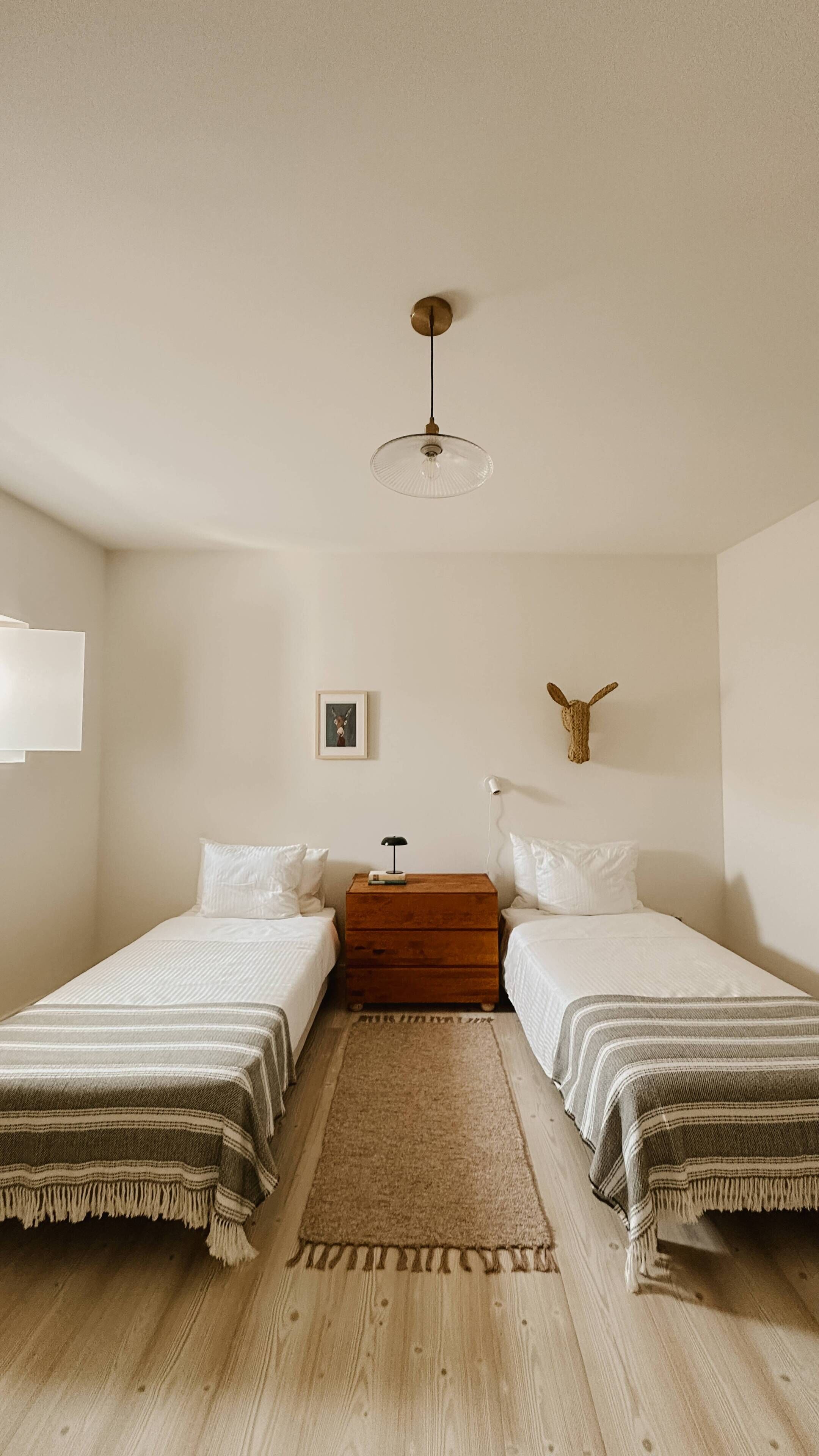 2 bedrooms, iron/ironing board, internet, bed sheets