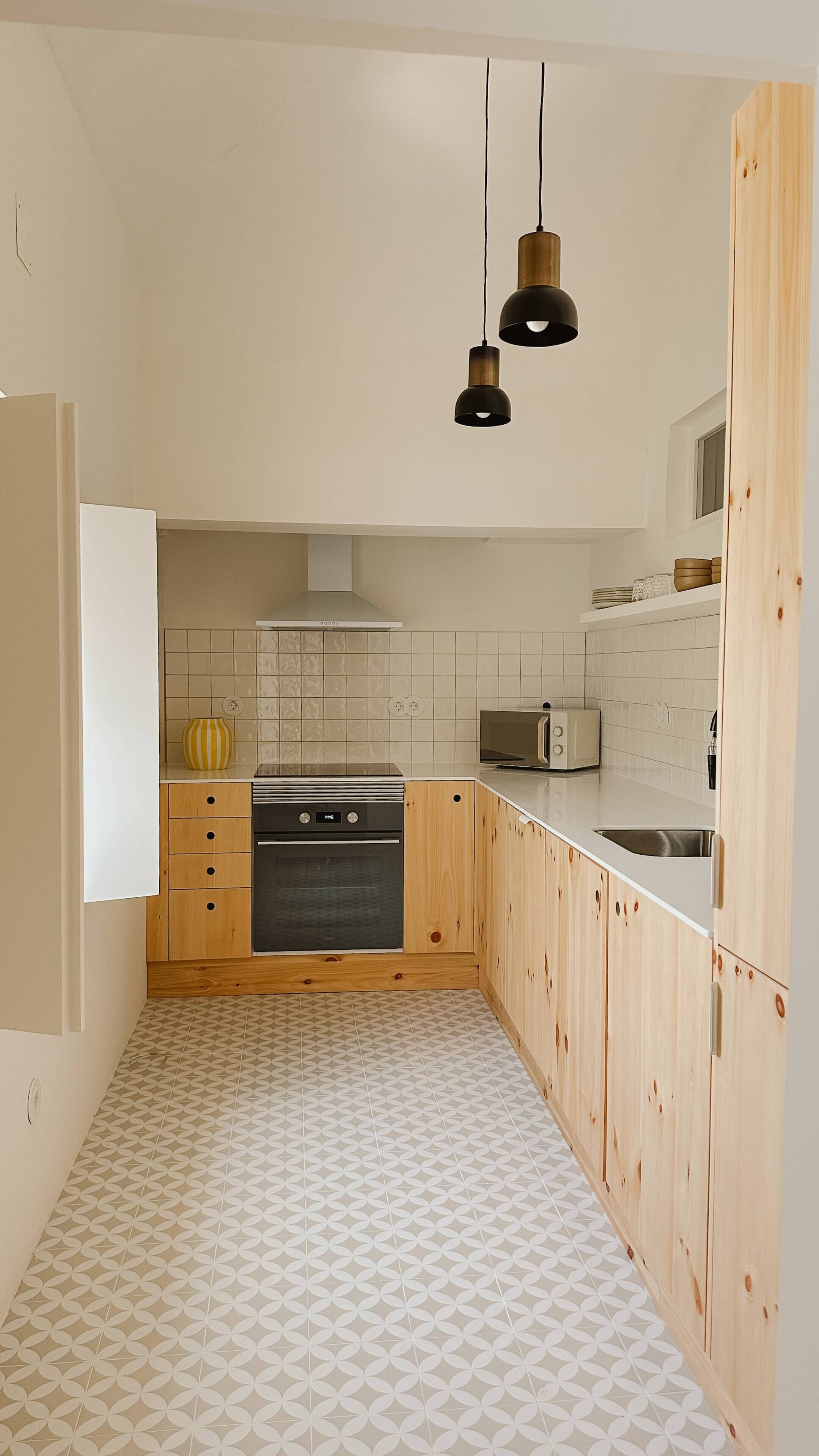 Køleskab, mikrobølgeovn, ovn, kogeplade