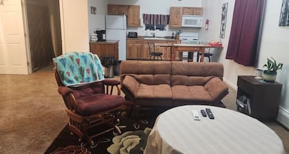 Simple, pet-friendly 2-bedroom apartment close to downtown and Umaine