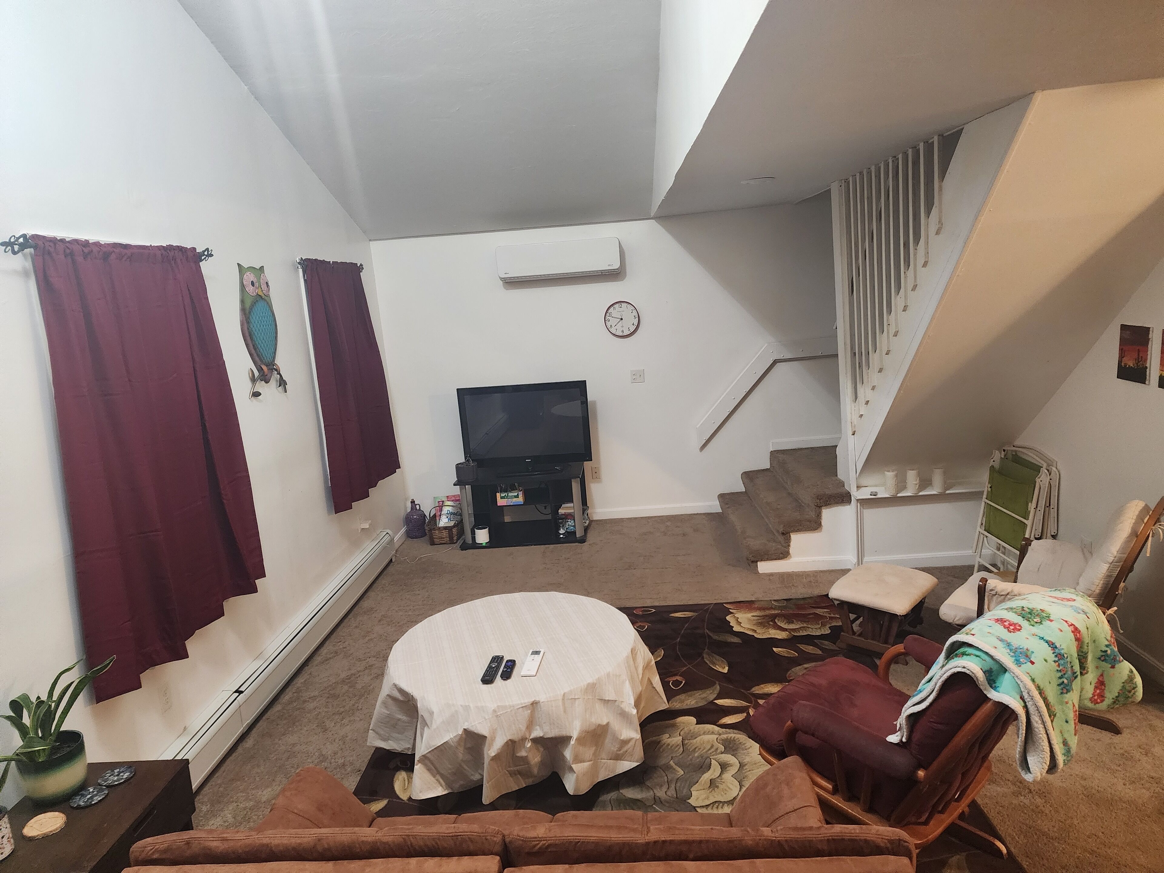 Una televisión, libros