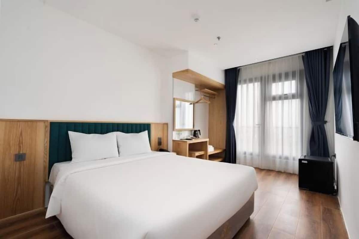 Blackout drapes, iron/ironing board, free WiFi