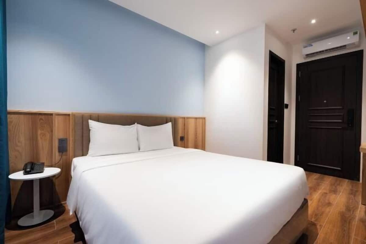 Blackout drapes, iron/ironing board, free WiFi