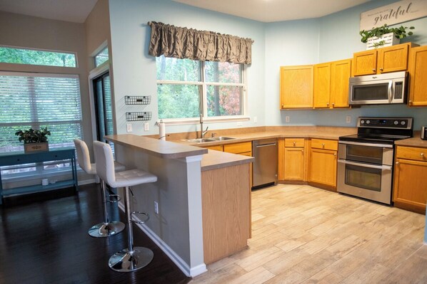 電子レンジ、オーブン、コンロ、食器洗い機