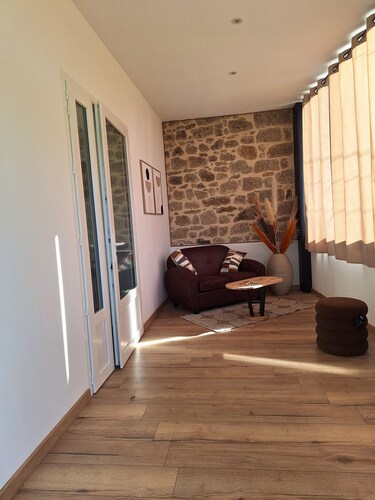 Appartement refait à neuf dans un petit hameau tranquille à 5mn de Lablachère.
