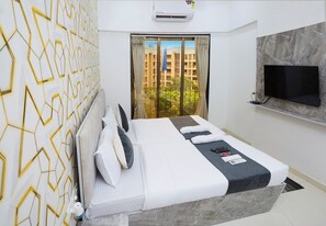 Exclusief appartement | Individueel gedecoreerd, individueel gemeubileerd, een bureau