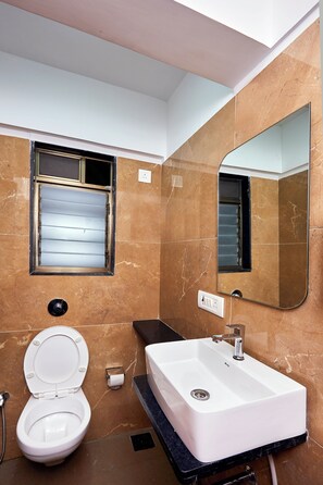 Deluxe Double or Twin Room, City View | Bathroom | Free toiletries, towels, soap, toilet paper - Astha Powai Service Apartments (Mumbai)