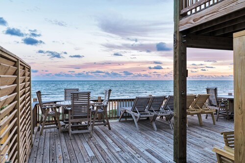 Beachfront, Heated Pool, Hot Tub, Lift, Putt Putt, Pet Friendly, 24 Guests