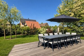 Outdoor dining - Gîte 1807 - Alsace of Yesterday & Today (Hangenbieten)