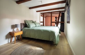5 bedrooms, iron/ironing board, WiFi, bed sheets - An authentic & delicious journey through time. (Hangenbieten)