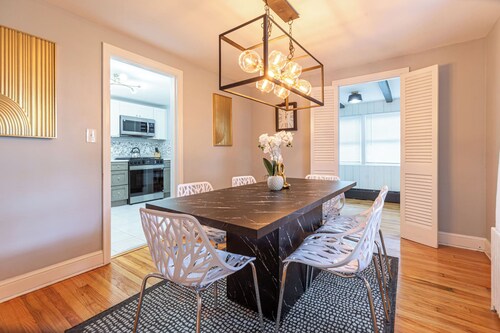 Comfy Nest ~ 3BR Sleeps 7 ~ 15 mins to Hartford