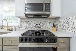 Micro-ondas, fogão, cooktop, lava-louças