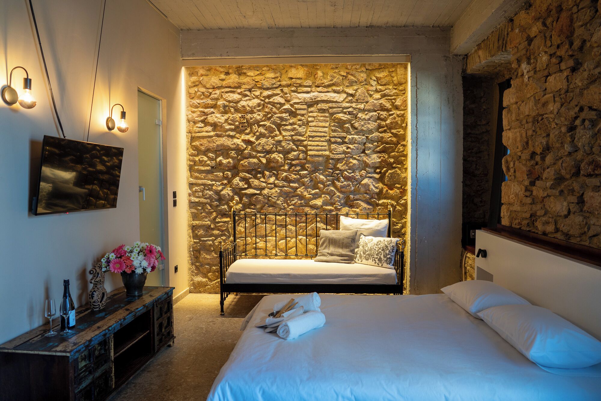 FRIDA KAHLO - Junior Suite | Premium bedding, in-room safe, iron/ironing board