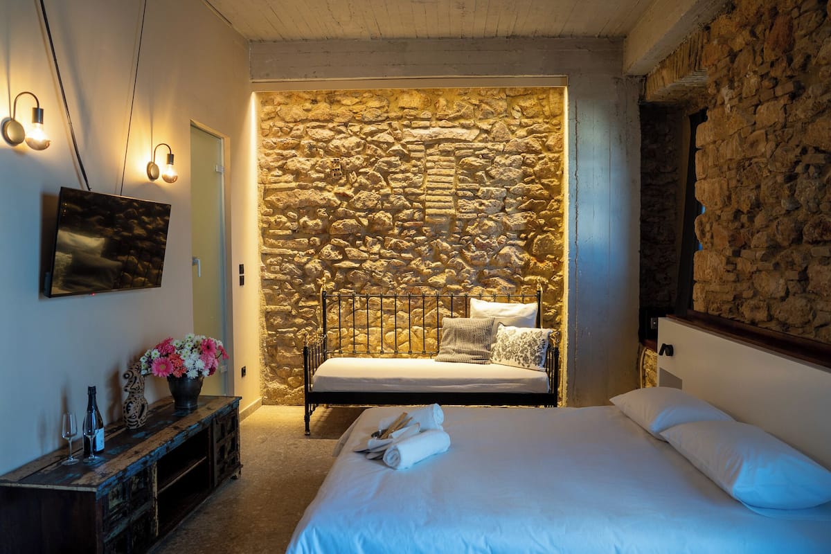 FRIDA KAHLO - Junior Suite | Ropa de cama de alta calidad y caja de seguridad en la habitación