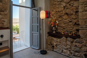 FRIDA KAHLO - Junior Suite | Bộ đồ giường cao cấp, két bảo mật tại phòng 