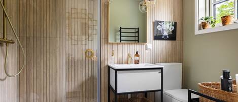 Hårtørrer, håndklæder, Sæbe, Toiletpapir