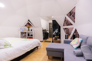 Ropa de cama de alta calidad y minibar 