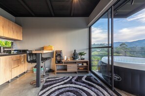 Deluxe-Ferienhütte, Bergblick | Wohnbereich