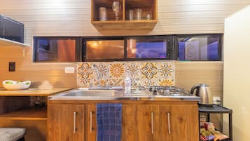 Deluxe Cabin, Mountain View | Private kitchen | Fridge, microwave, stovetop, cookware/dishes/utensils