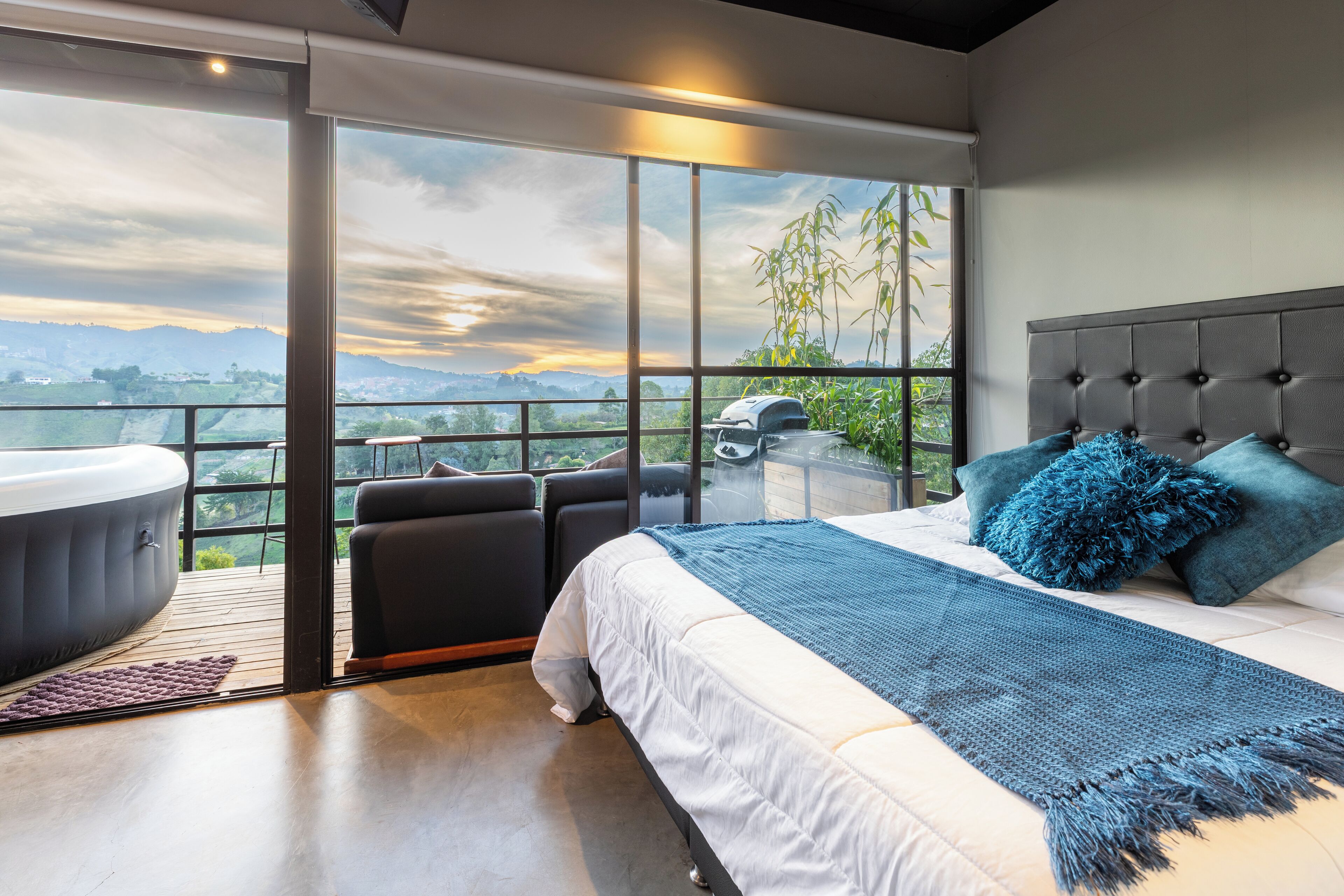 Ropa de cama de alta calidad y minibar 