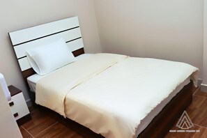 4 室のベッドルーム、アイロン / アイロン台、WiFi、ベッドシーツ