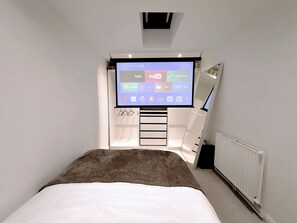 1 habitación, tabla de planchar con plancha, wifi y ropa de cama
