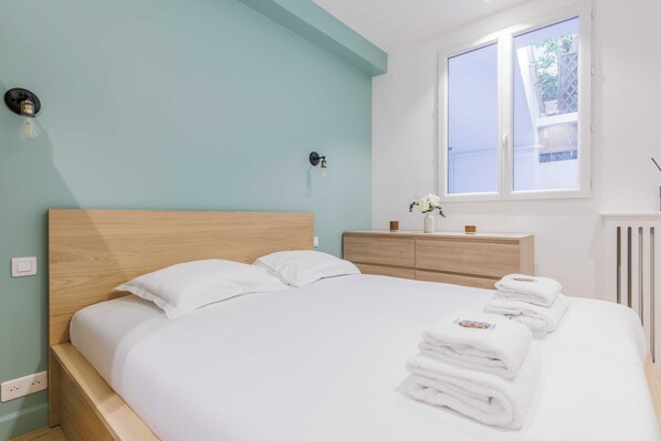 Apartment | 1 bedroom, laptop workspace, iron/ironing board, bed sheets