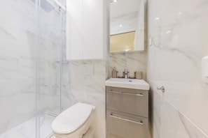 Bathroom - Charming apt - 1bdr / 2P - Muette 16th arr (Paris)